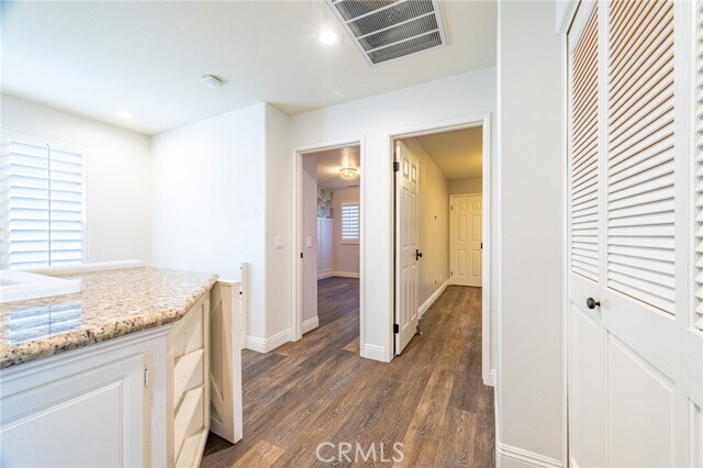 Building Photo - 12 Nantucket Ln