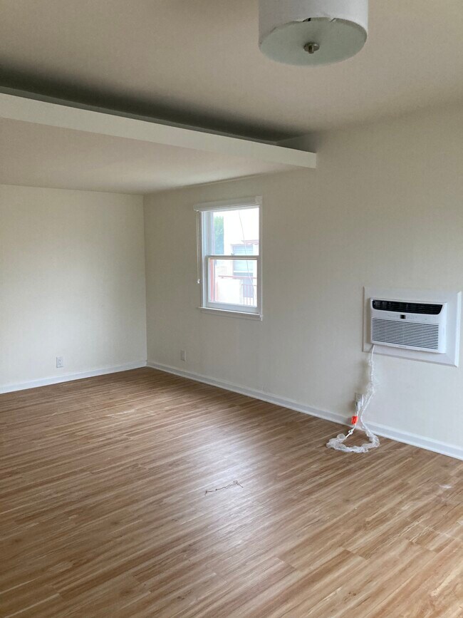 Building Photo - 905 California Ave