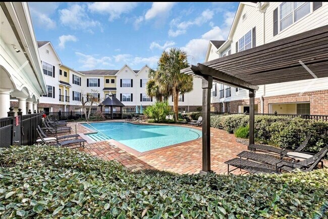 Building Photo - 9200 Westheimer Rd