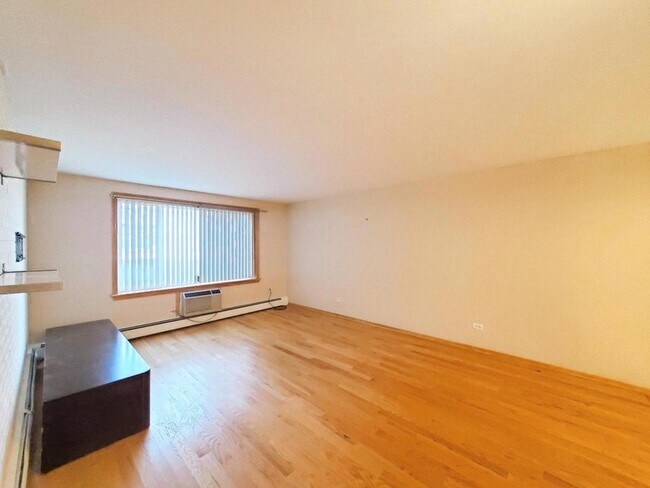 Building Photo - 1500 Robin Cir