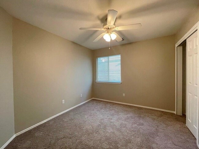 Building Photo - 162 Dressen