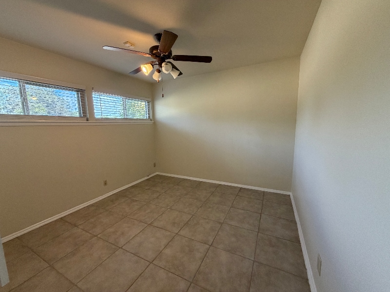 Building Photo - 1236 E Live Oak Rd