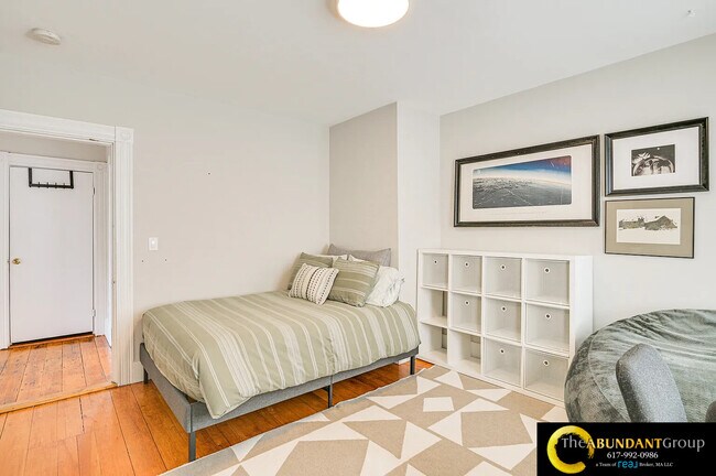 Building Photo - 44 Cottage St