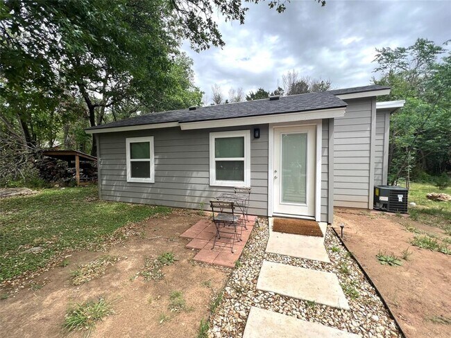 Building Photo - 3500 Del Robles Dr