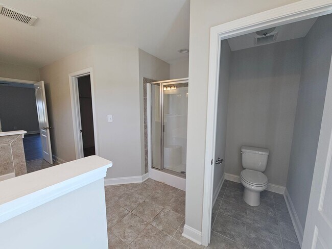 Building Photo - NEW LISTING!!!!!