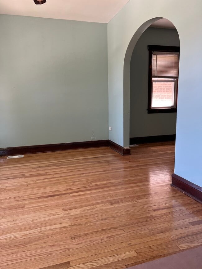 Building Photo - 2918 N Lowell Ave