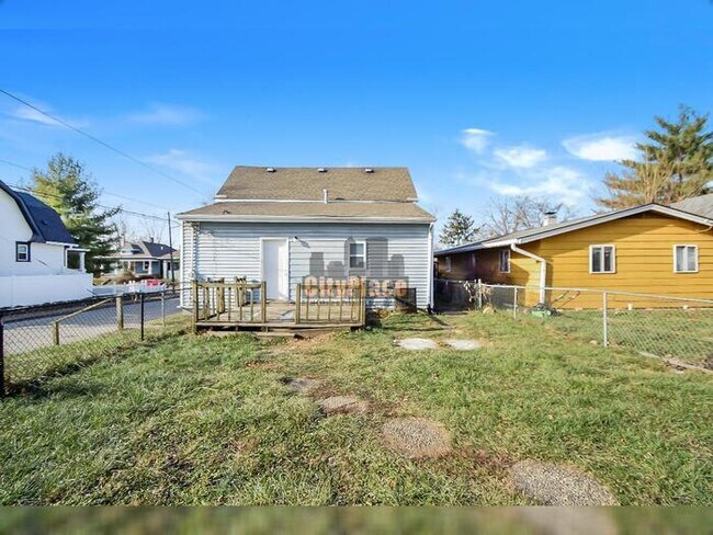 Building Photo - 1541 Spruce St