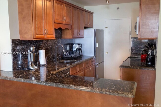 Building Photo - 100 Lincoln Rd