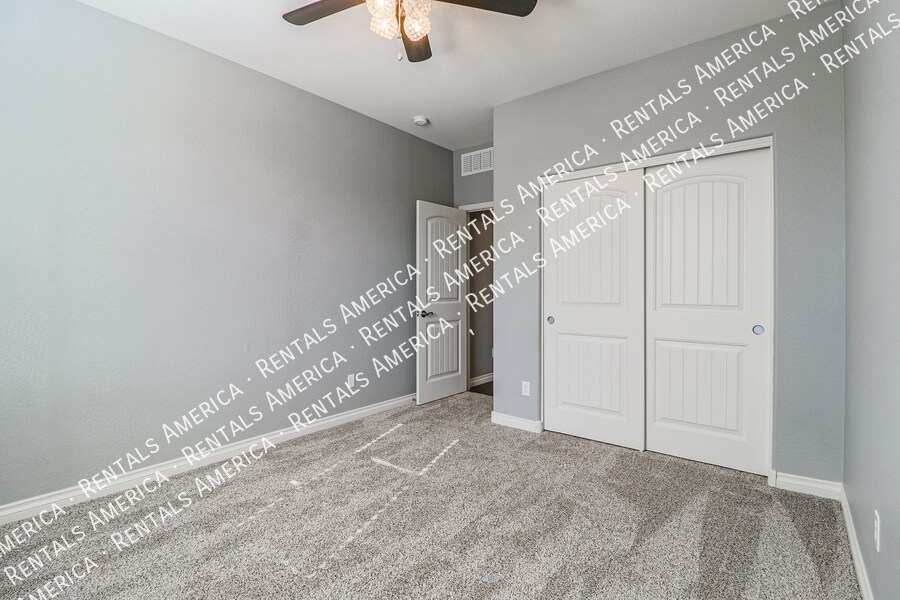 Building Photo - 10910 E Calypso Ave