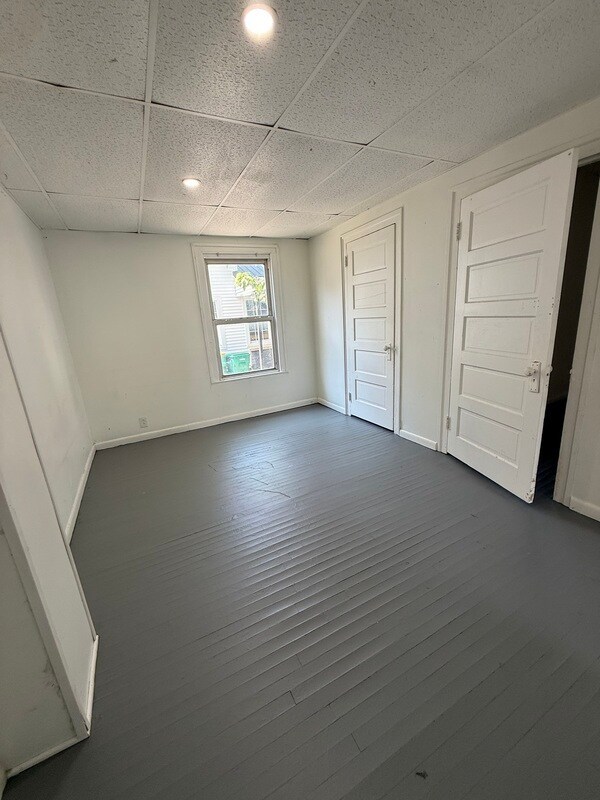 Building Photo - 402 Stone St