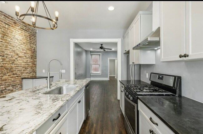 Building Photo - 81 S 16th St