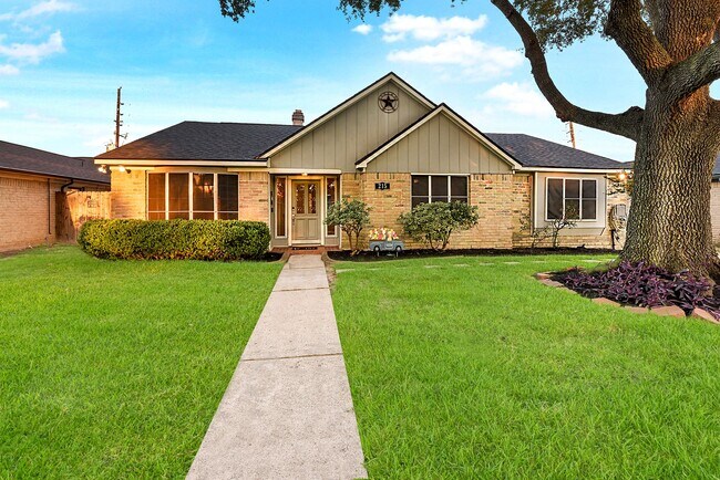 Building Photo - 215 Gentilly Dr