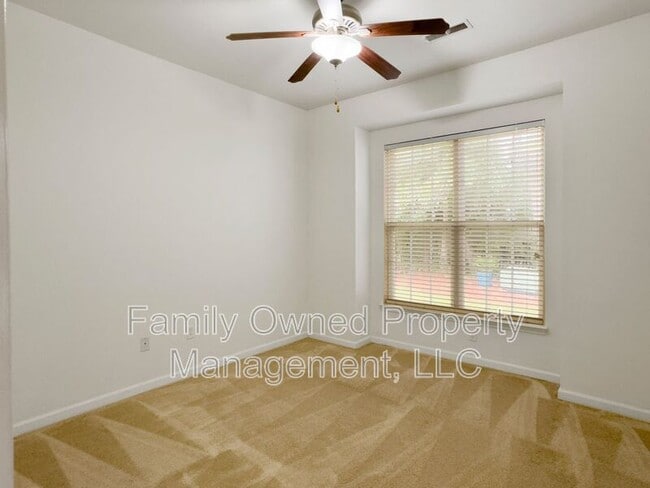 Building Photo - 8627 Grassy Oak Trail