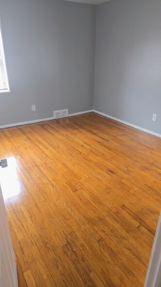 Primary Photo - 12641 Outer Dr W