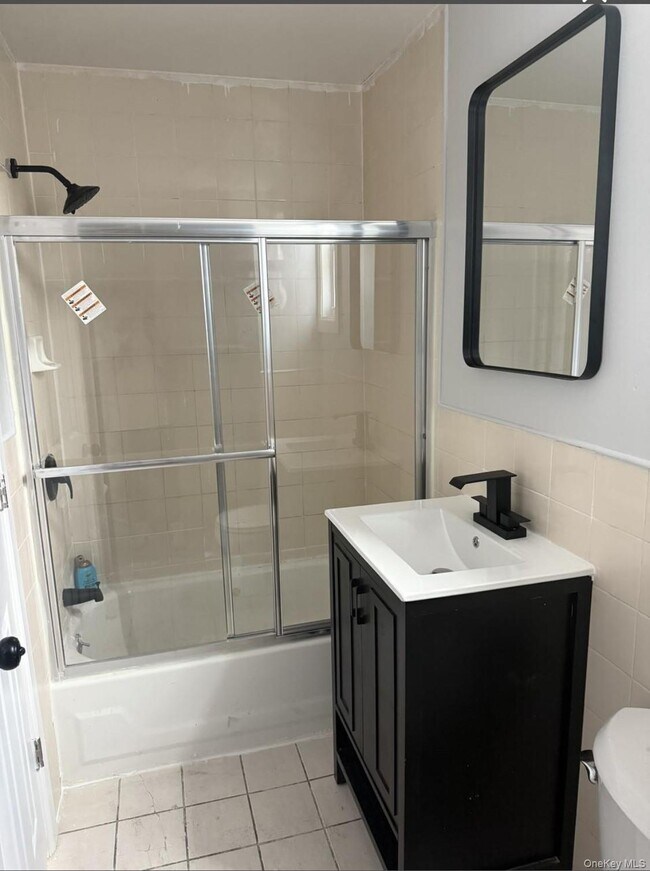 Building Photo - 166A Schaefer St