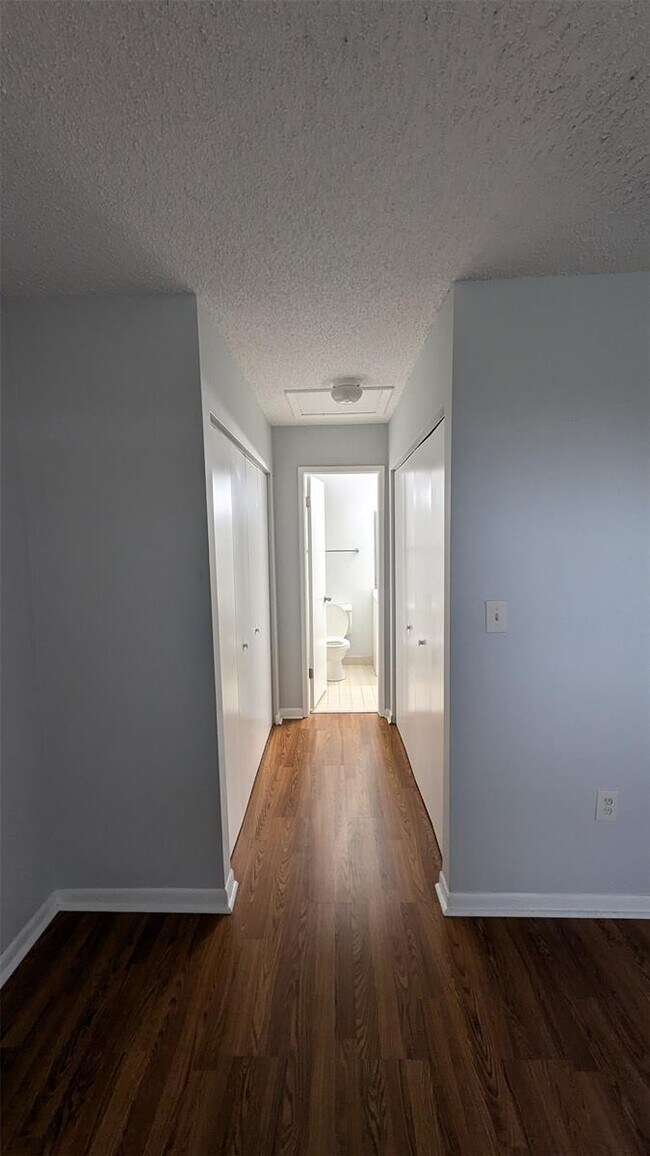 Building Photo - 9919 Nob Hill Ct