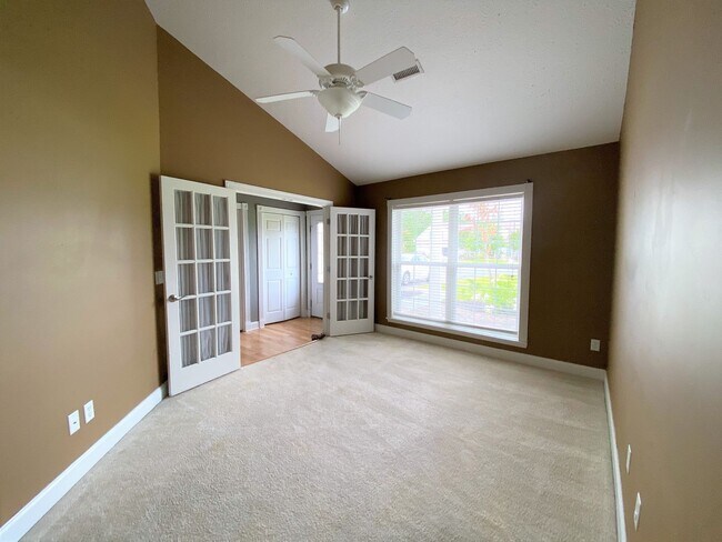 Building Photo - 3 bedroom, 2 bath with Bonus room - Hampst...