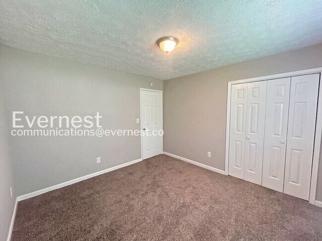 Building Photo - 3 Bed, 2 Bath Home with Fenced Yard & Garage / Pet-Friendly / Vouchers Accepted / Available Now!