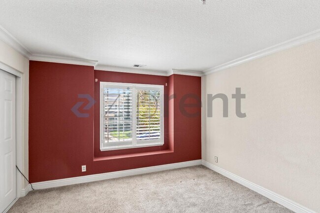 Building Photo - 1366 Jayhawk Ln