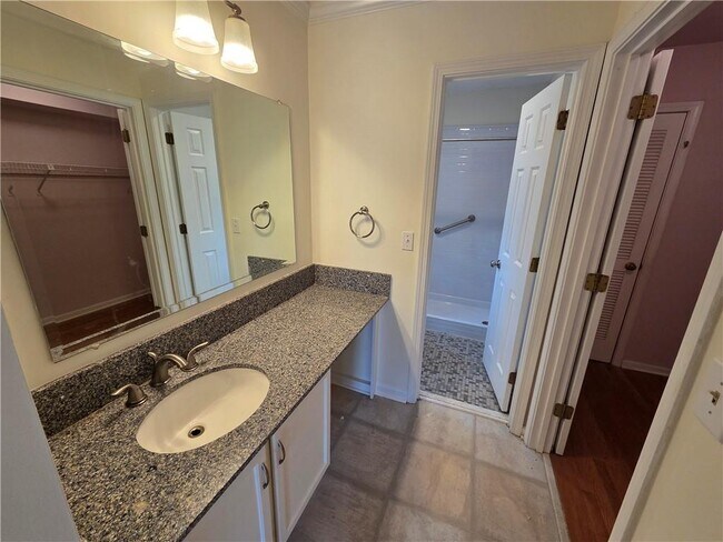 Building Photo - 8 Old Decatur Cir