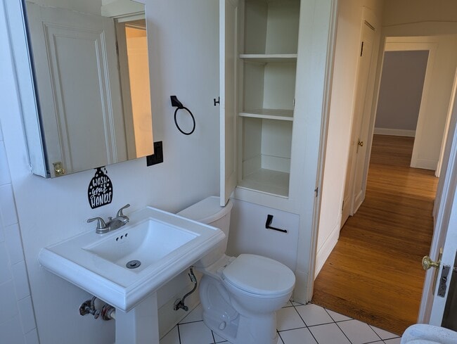 Building Photo - 435 N Lombard Ave