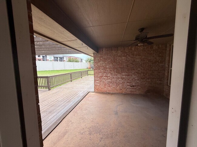 Building Photo - 19132 Cottonwood Ct