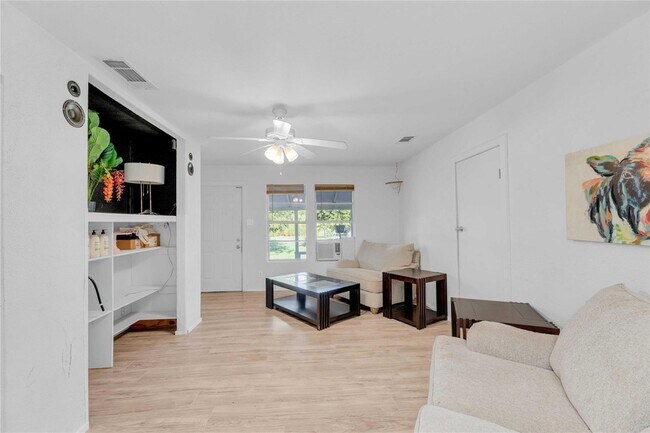 Building Photo - 20235 Engelmann Ln