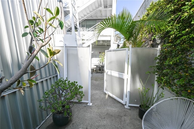 Building Photo - 615 Hampton Dr