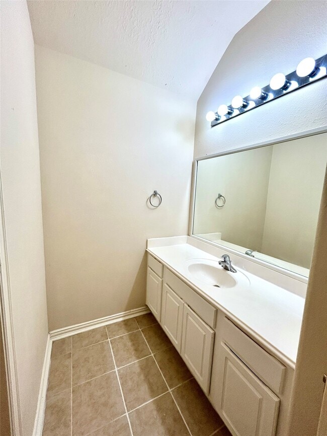 Building Photo - 2516 Brittany Lakes Dr