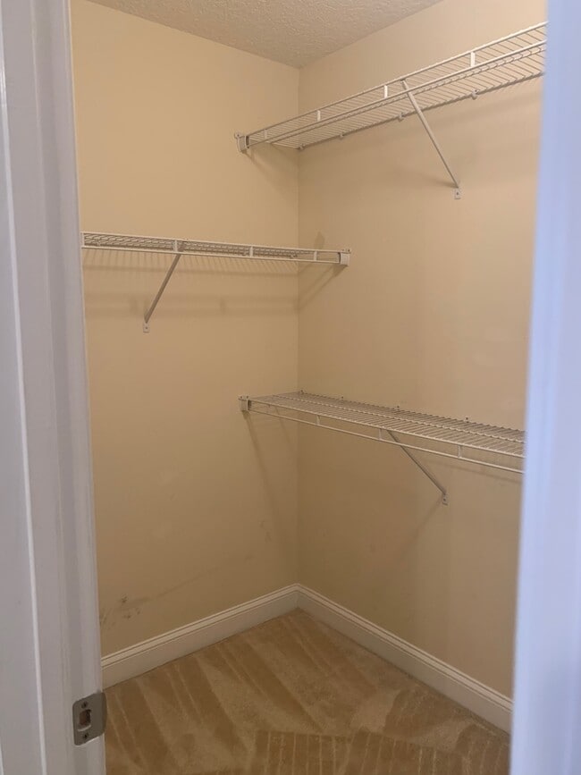 Building Photo - Beautiful Townhome for Rent