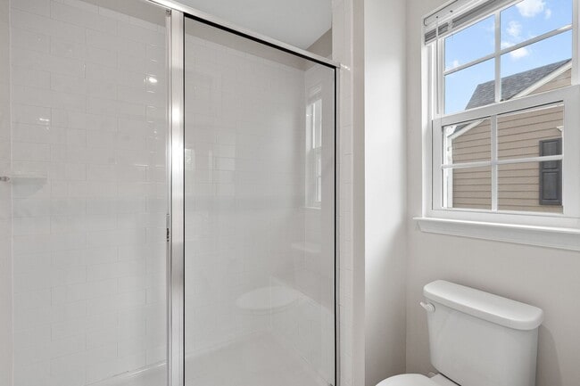 Building Photo - **End Unit 3/3 Townhome in Great Location**