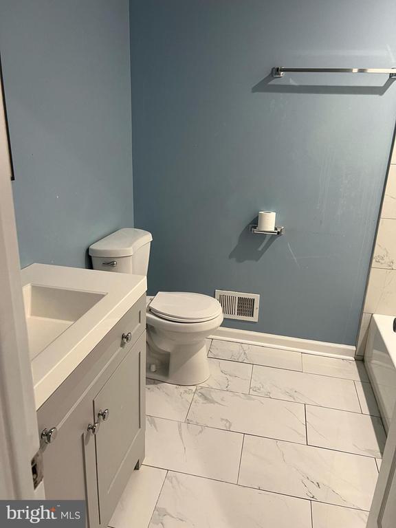 Building Photo - 2713 E Monument St