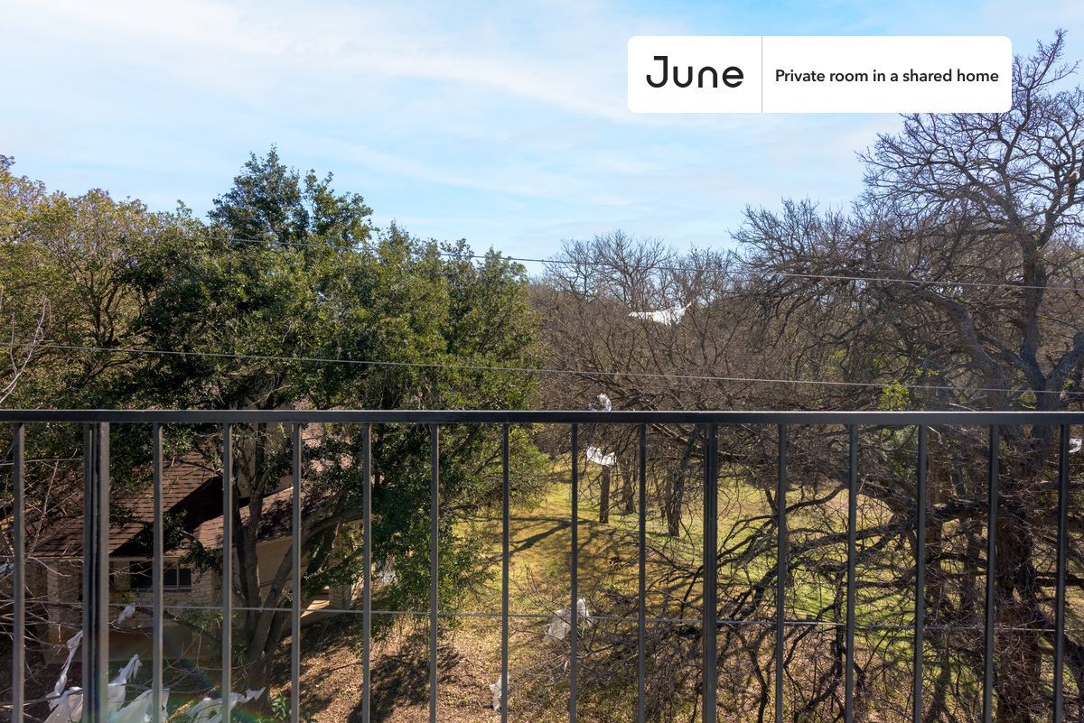 Building Photo - Room in Shared 2 bed/2 bath home