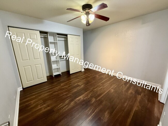Building Photo - 2 Bed 2 Bath West Plaza Urban Oasis