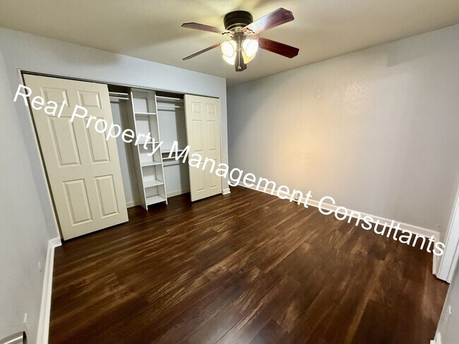 Building Photo - $500 off First Full Months Rent on 2 Bed 2 Bath In West Plaza