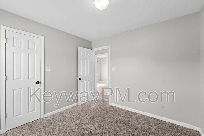 Building Photo - 122 Oakwood Dr