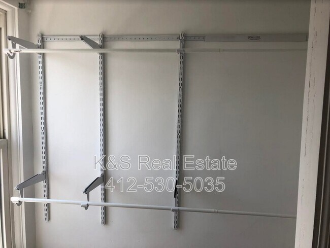 Building Photo - 230 Magazine St