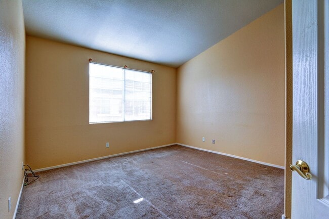 Building Photo - FANTASTIC HIGHLY UPGRADED UNIT FACING THE PARK AND POOL.