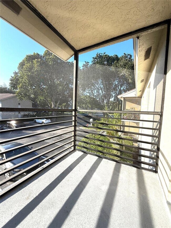 Building Photo - 313 Gardens Dr