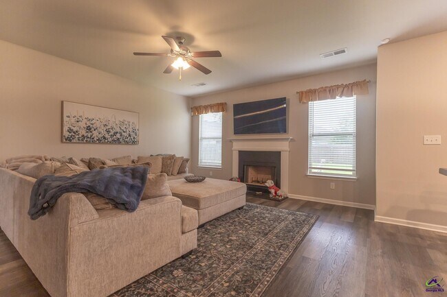 Building Photo - 202 Warhawk Dr