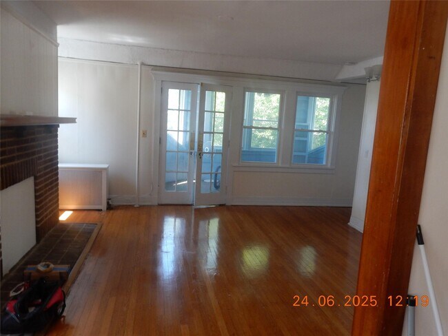 Building Photo - 337 S 3rd Ave