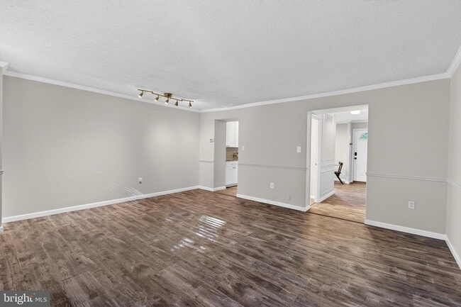 Building Photo - 9333 Pan Ridge Rd