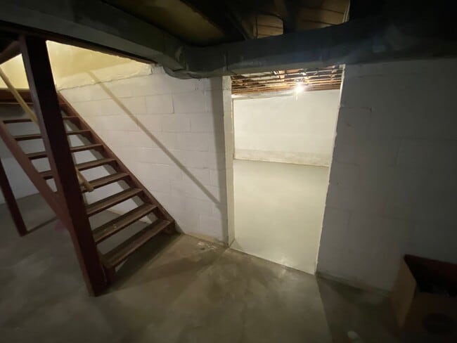 Building Photo - Charming Woods Park Home | 2 Bed | Fenced Yard | Garage | $1800/mo