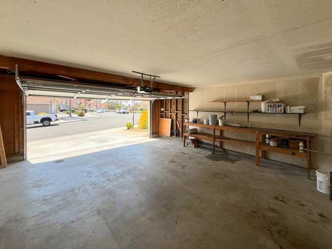 Building Photo - Beautiful Home In Coveted Rancho Del Oro!