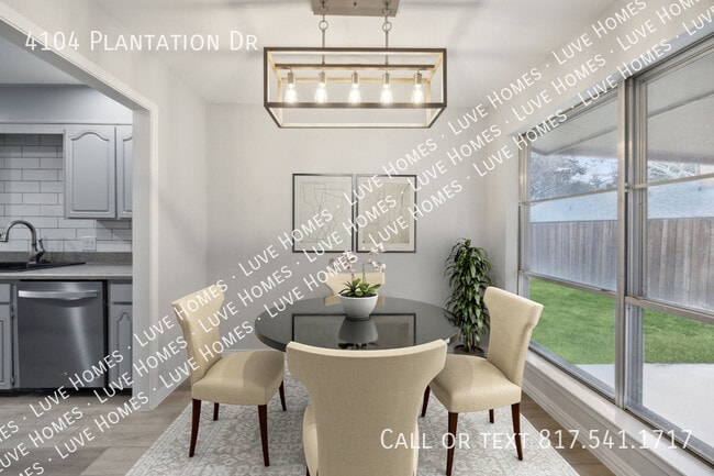 Building Photo - 4104 Plantation Dr