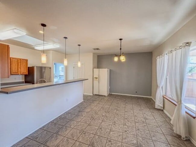 Building Photo - *MOVE IN SPECIAL* $350 OFF FIRST MONTH RENT! Spacious 4 Bedroom Home with Fireplace