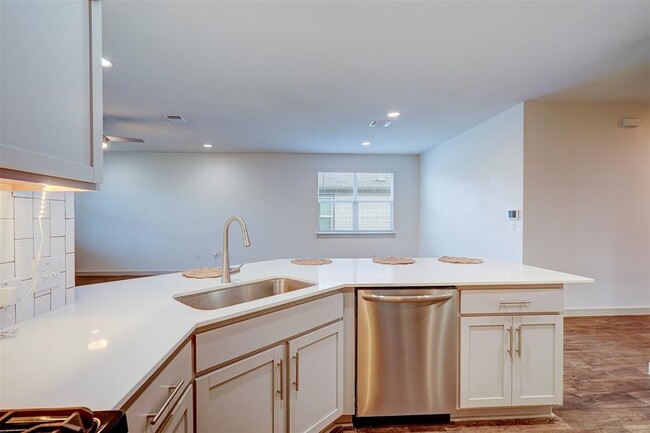 Building Photo - 4613 Tully Dr