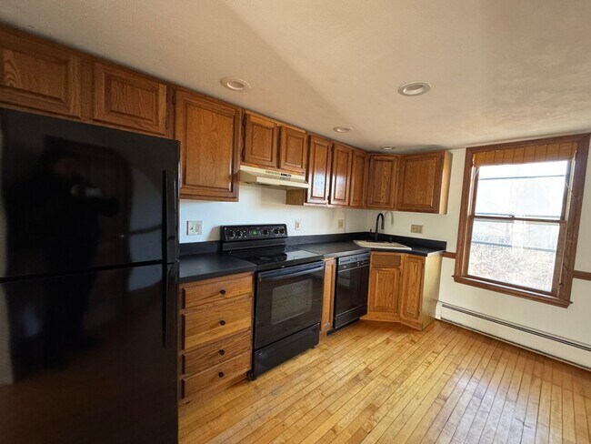 Building Photo - 40 Gile St