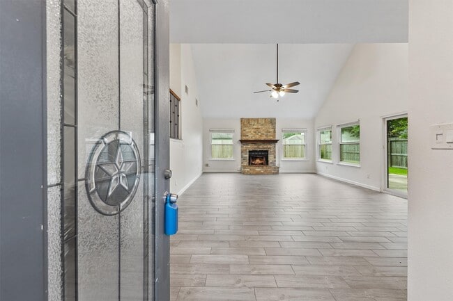 Building Photo - 417 W Hillary Cir