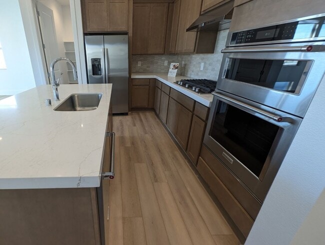 Building Photo - 675 Agate Bridge St